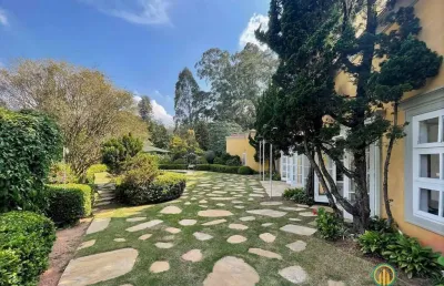 Casa estilo toscana com 6 suites, salão gourmet, vista e privacidade!