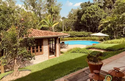 Casa maravilhosa em 1.488m2 no condomínio palos verdes, total reformada