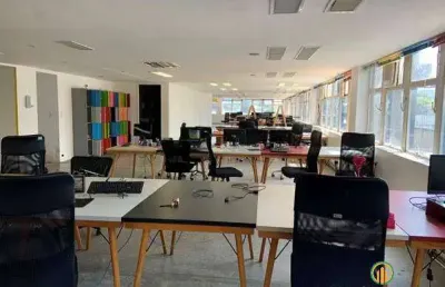 Aluga-se / vende-se meia laje comercial na faria lima em prédio reformado