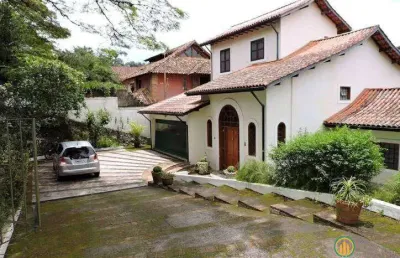 Cond forest hills - casa colonial, 4 sts e piscina! ao lado do clube!