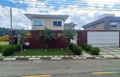 Maravilhosa moderna clean, com 3 suítes, a master com 2 closets, piscinas,