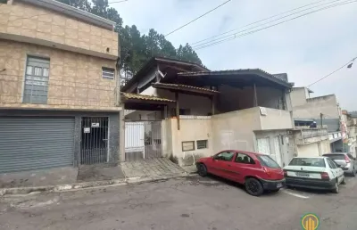 Casa de construção sólida em rua s/saída próximo centro de cotia.,doct ok!