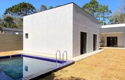 Casa nova térrea com 3 suítes quintal com piscina em condomínio