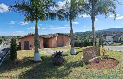 Casa térrea 3 dormitórios(sendo 1 suíte)com quintal em condomínio, centro