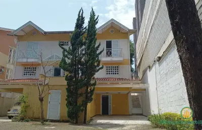 Casa em condomínio na melhor localização da granja viana