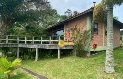 Desfrute da natureza em uma linda chácara no morro alto em piçarras!