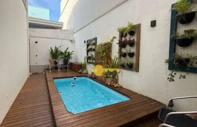 Ampla casa no centro, com a parte da frente adaptada para fins comerciais