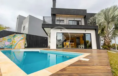 Casa em condomínio - 249m²  de área privativa - 5 dormitórios ( sendo 1 suíte ) - piscina - 8 vagas codigo: 128884
