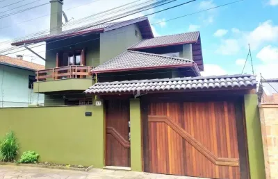 Casa com 3 quartos à venda na Rua Paulino Frizzo, 37, Desvio Rizzo, Caxias do Sul