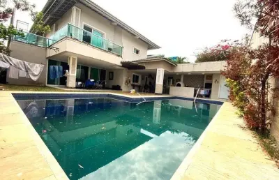 Casa 350m², em condomínio, 3 suites, + estar intimo , gabinete,  4 vagas, piscina, deck e churrasqueira , dunas