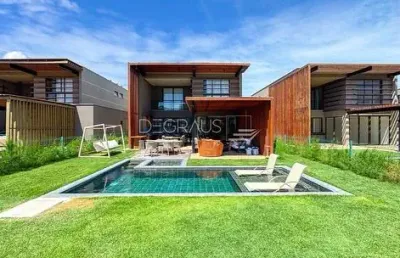 Casa 302m², em condomínio, pé na areia, 5 suites porteira fechada, piscina aquecida c/  jacuzzi,  4 vagas