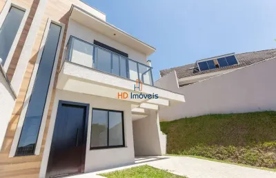 Sobrado frente para rua com 03 quartos (suíte máster), 02 vagas por r$690.000,00 no atuba - curitiba/pr.