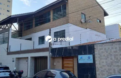 Casa triplex: conforto, elegancia e potencial comercial em cada detalhe!