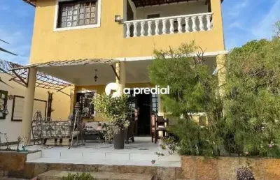 Casa espacosa em dois andares - seu refugio de conforto e elegancia!