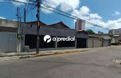 Excelente casa comercial plana, otima para clinicas e afins.