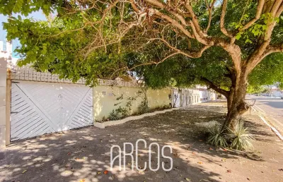 Casa na atalaia, a 100m da orla, na rua do hotel ibis. 396m²