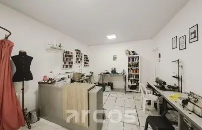 Casa com dois pontos comerciais na farolândia, 215m². ponto comercial no augusto franco