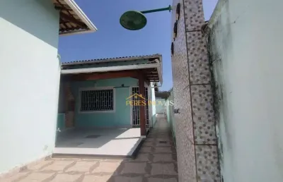 Linda casa linear, com mais de 80m2, independente no bairro tranquilo, seguro. residencial / rio das ostras.