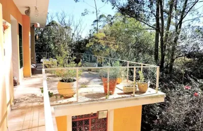 Casa em condomínio fechado com 2 quartos à venda na rua do pedregal, 10, granja viana, embu das artes, 415 m2 por r$ 2.200.000