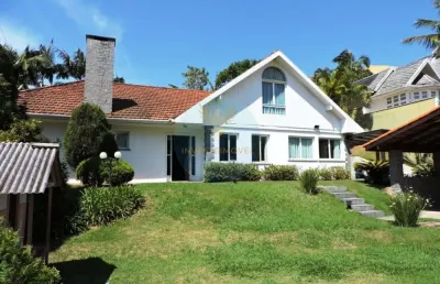 Casa em condomínio fechado com 3 quartos à venda na alameda espanha, 130, granja viana, carapicuíba, 400 m2 por r$ 1.780.000