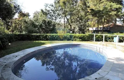Casa em condomínio fechado com 6 quartos para alugar na estrada aldeinha, 1498, granja viana, carapicuíba, 550 m2 por r$ 12.000