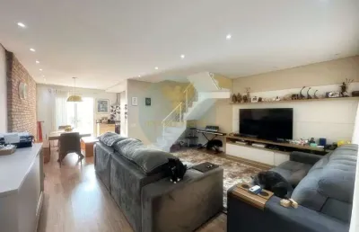 Casa triplex com quintal e suíte master  granja viana