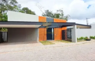 Casa térrea contemporânea com piscina na granja viana