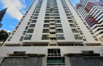 Apartamento com aproximadamente 120m2, 3 quartos sendo 1 suíte, dep completa, 2 vagas!