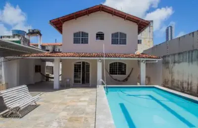 Casa com 3 quartos sendo 1 suíte, 3 banheiros, 2 vagas!