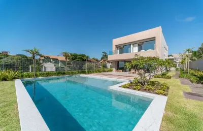 Casa em condomínio fechado com 5 quartos à venda na Rua Hercelina M. Vieira, Praia do Estaleiro, Balneário Camboriú