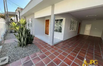 Casa para venda a 950 metros do mar em balneário camboriú