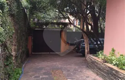 Casa com 3 quartos à venda na Rua Natingui, Vila Madalena, São Paulo