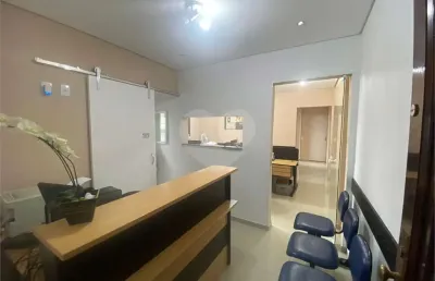 Sala comercial para alugar na Rua Vinte e Quatro de Maio, Centro, São Paulo