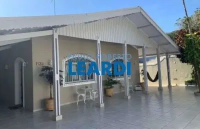 Casa com 5 quartos para alugar no Nova Gardênia, Atibaia 