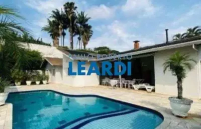 Casa com 5 quartos para alugar no Jardim Itaperi, Atibaia 