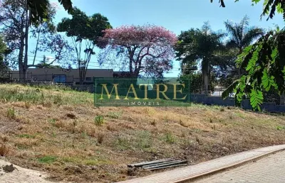 Viva a tranquilidade e segurança de um condomínio fechado em meio à natureza!