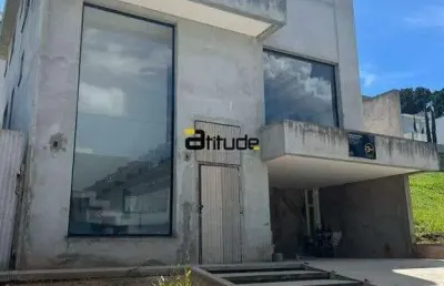 Casa com 3 suítes e 4 vagas de garagem - condomínio morada da serra