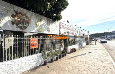 Loja e ótimo ponto comercial à venda , local com bastante fluxo de movimento ,principal avenida do bairro, à mais de 30 anos mercado à em novo hamburgo, primavera - 172m² de área construída.