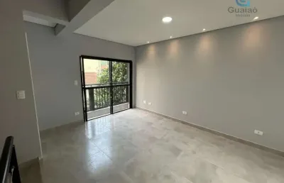 Alugo sobrado novo, 02 dormitórios em condomínio, marapé, santos