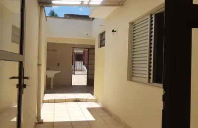 Casa  terrea para casal .-piso superior-exclusividade!são  3 casas separadas mesmo terreno (tipo condominio)
