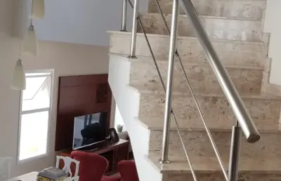 Vendo lindíssima casa com 3 dormitórios  1 suíte  e piscina !com closet
