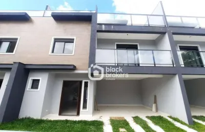 Lindo sobrado com 3 suítes sendo uma máster com espaço para closet, terraço com espaço gourmet e muito mais, bem próximo do centro.
