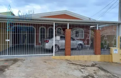 Casa plana com boa localização no jd. aurélia-próximo a supermercados-farmácias-e fácil acesso a rodovias-3 vagas cobertas-edícula-valor r$695.000,00.