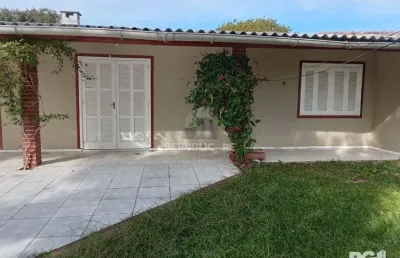 Casa residencial à venda no centro com 121m² e 3 dormitórios/quartos disponíveis.