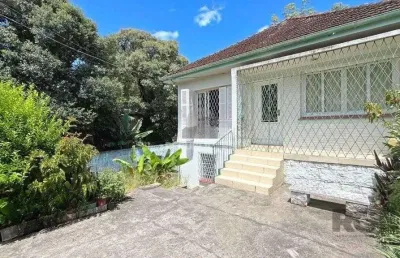 Casa à venda na rua marechal mesquita, no bairro teresópolis.