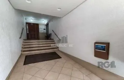 Sala / conjunto comercial no partenon com 32m² desocupada fundos