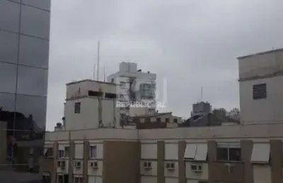 Cobertura à venda com 95 m², 2 dormitórios no bairro petrópolis, em ótima localização.