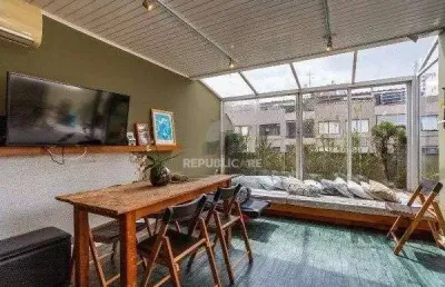 Bela cobertura com 3 quartos, incluindo 1 suíte, 2 vagas de garagem em localizaç