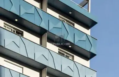Apartamento studio à venda no centro histórico com 42 m² e 1 dormitório/quarto disponível.