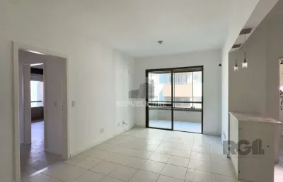 Cobertura com 174m², de frente, 3 dormitórios, em ótima localização no menino de